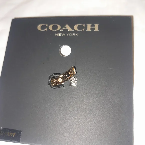New COACH  Kissing Ear Cuff In Gold Color With Gems/Singature C (NWT) - Picture 3 of 8